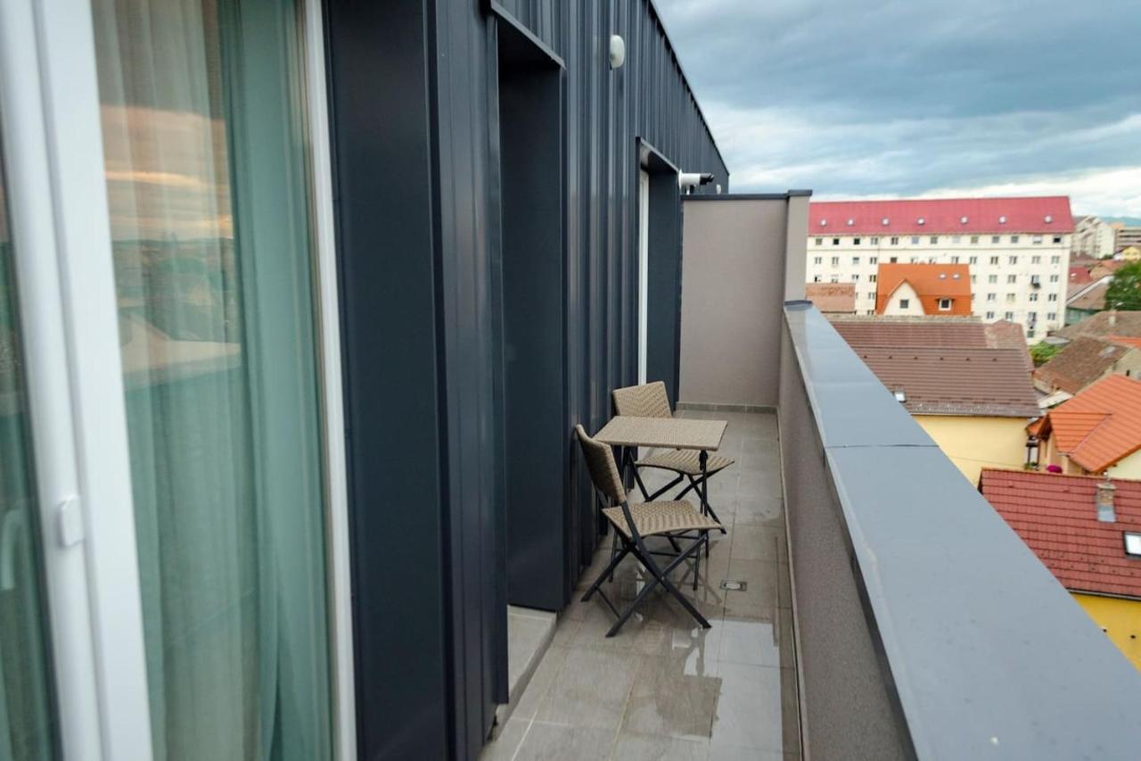 Paul'S Place. New Rooftop Apartment In Downtown Sybin Zewnętrze zdjęcie